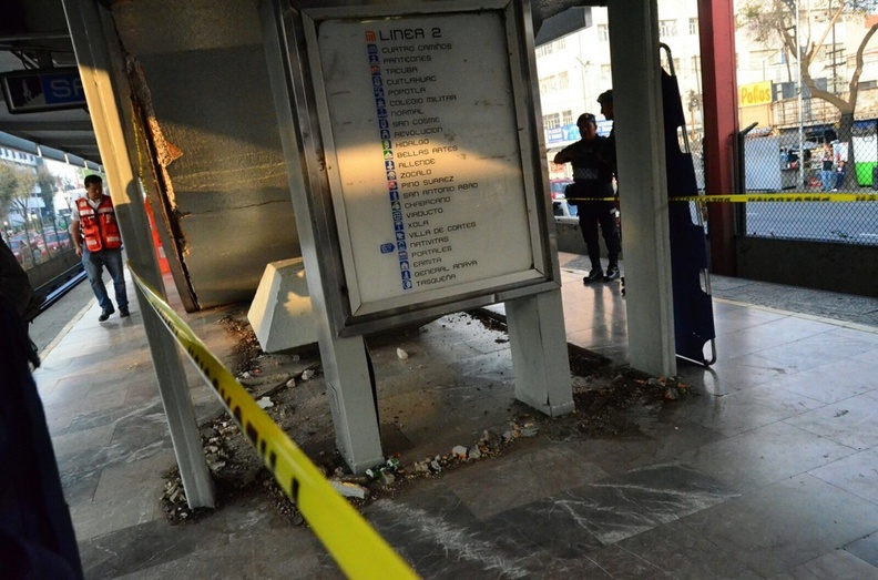 Detectan dos escaleras de riesgo más en la Línea 2 Metro