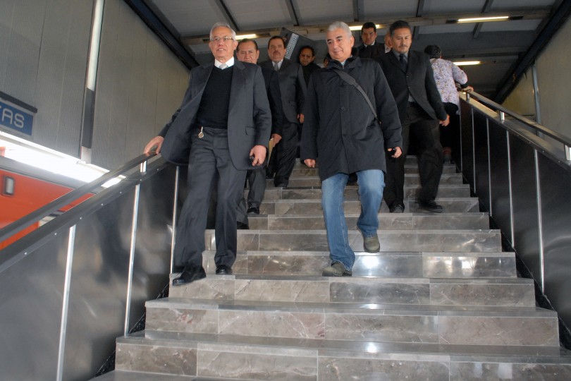 Reabren escaleras reforzadas en Línea 2 Metro