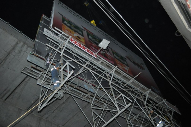 Fija GDF plazo para que espectaculares tengan placa