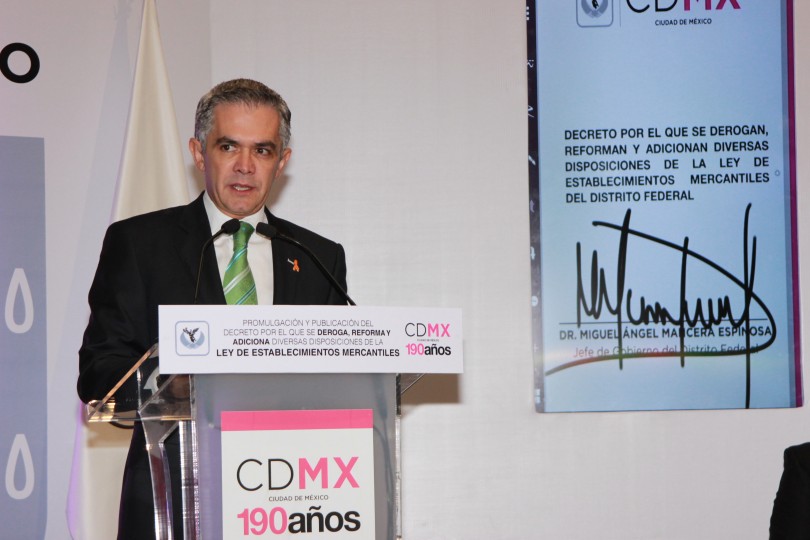 Mancera quiere Seguro Social para todos los jóvenes