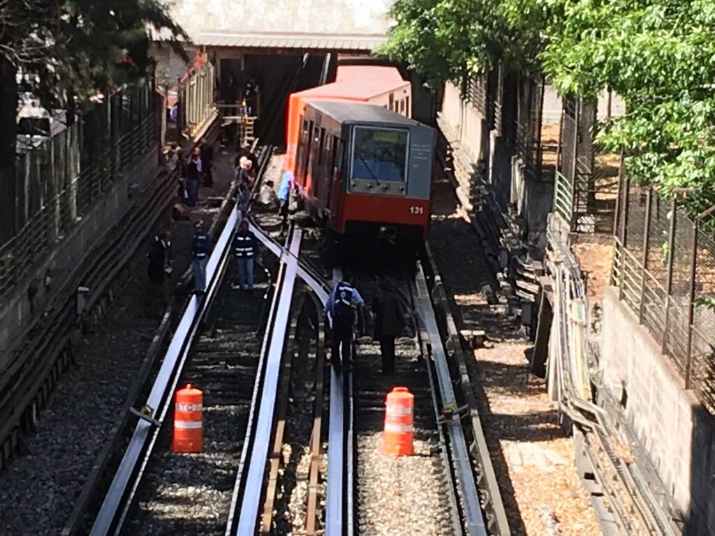 Descarrilan vagones del Metro en Politécnico