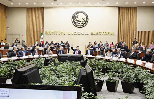 Pide INE exención de HNC para usar vehículos en proceso electoral