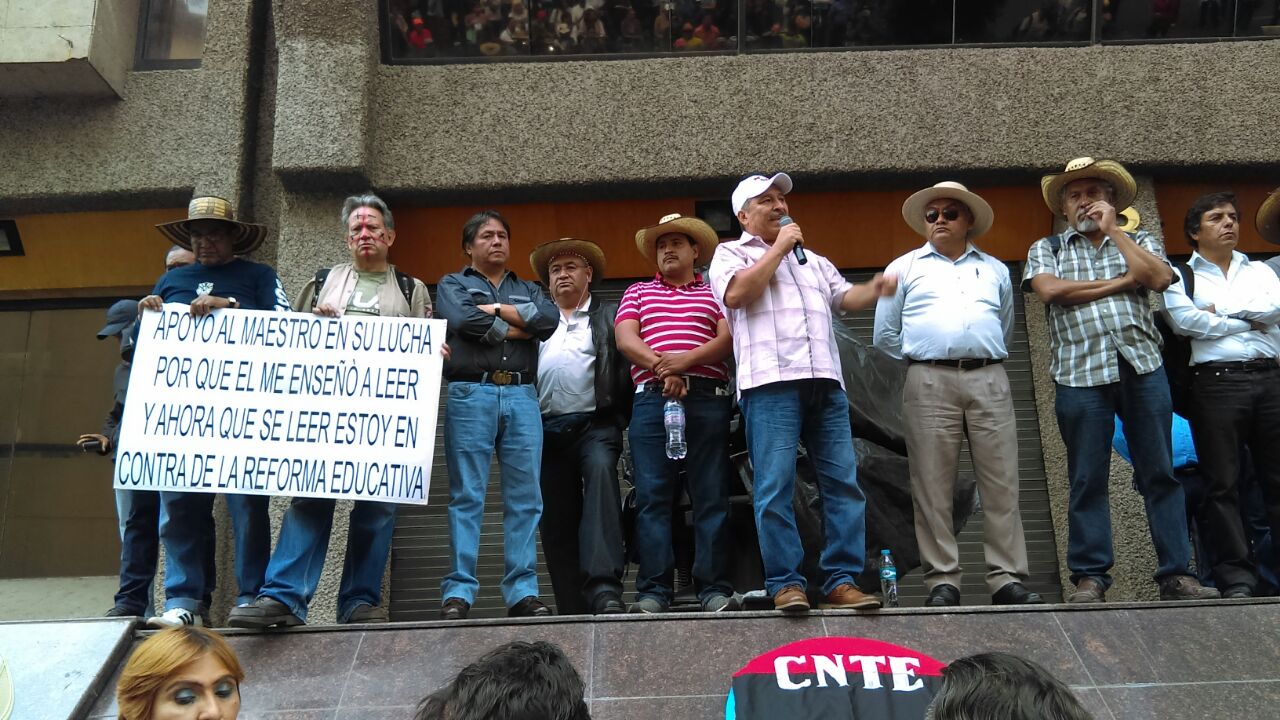 Instala CNTE plantón frente a Gobernación