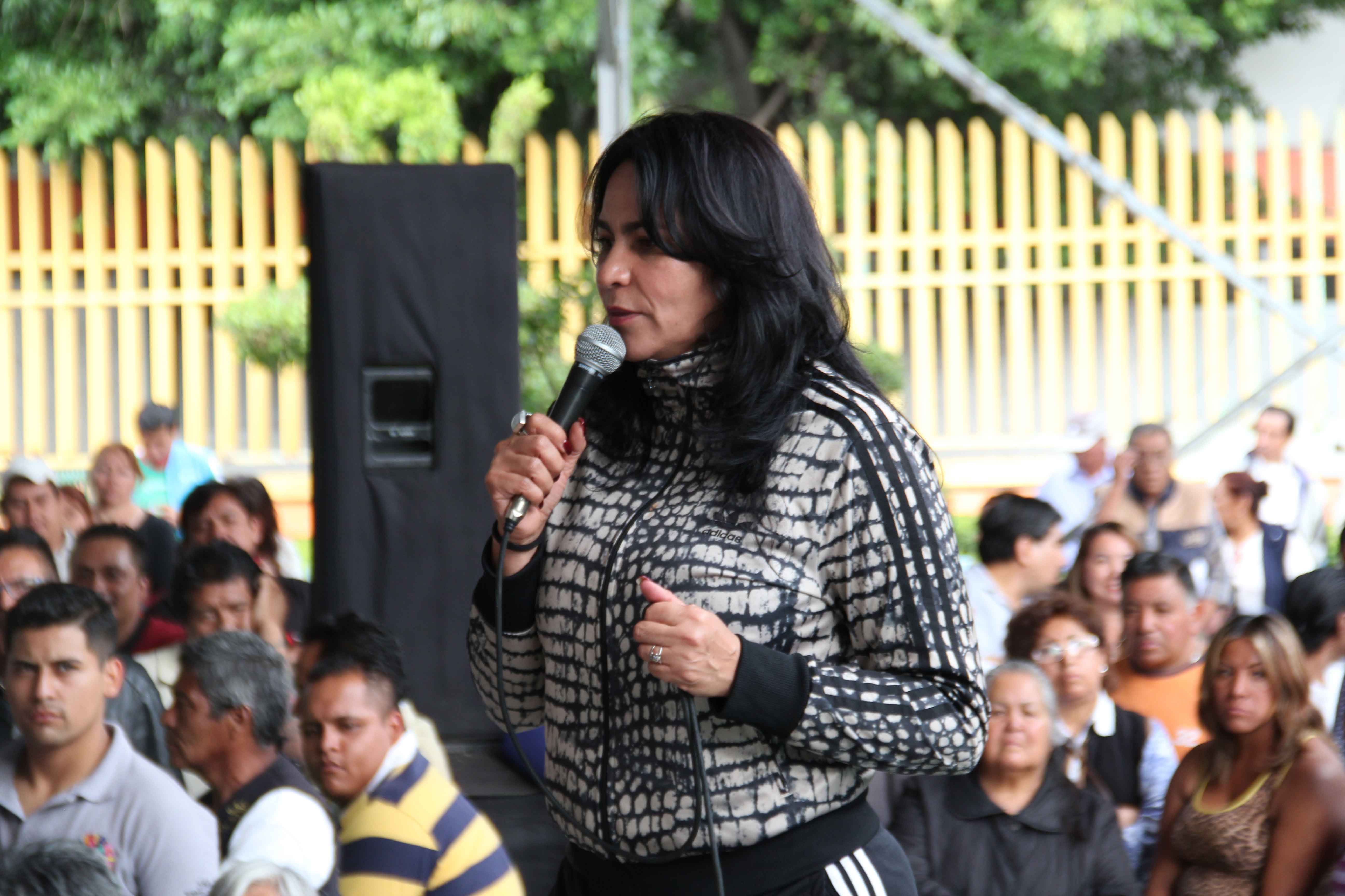 Busca Dione Anguiano renovar centro de Iztapalapa