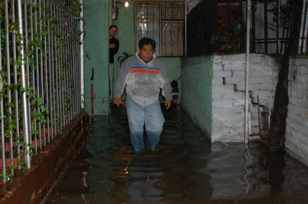 Se inundan 500 casas en Iztapalapa por lluvia torrencial