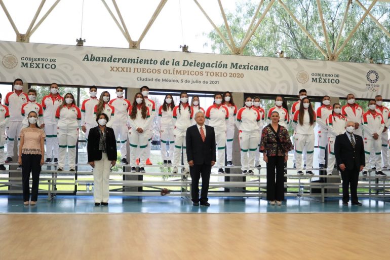 AMLO abandera a la Delegación Olímpica Mexicana