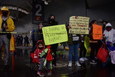 Protestan en México por falta de medicamentos para atender el cáncer