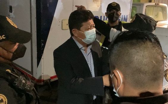 Cayetano va al 