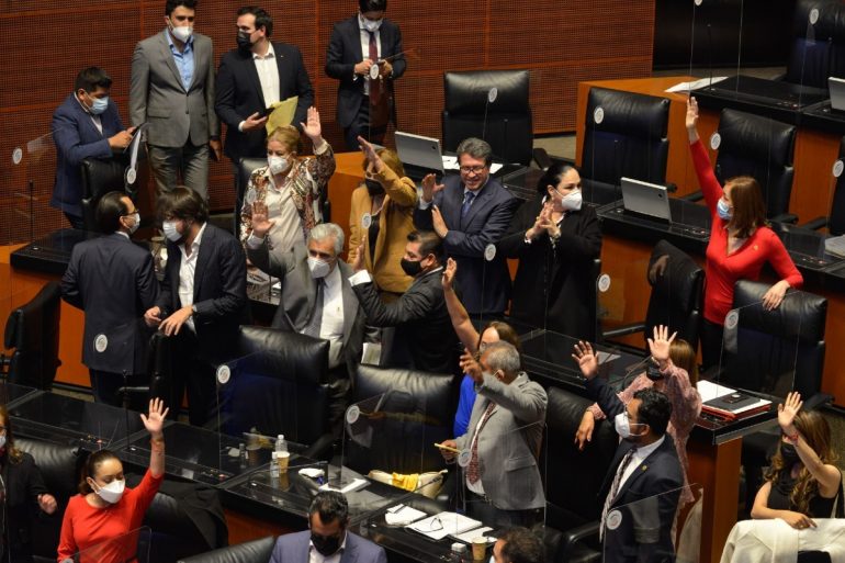 Aprueban extraordinario pero sin desafueros