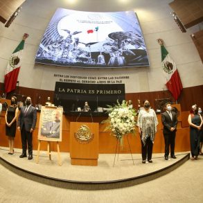 Comisión Permanente rindió homenaje a René Juárez