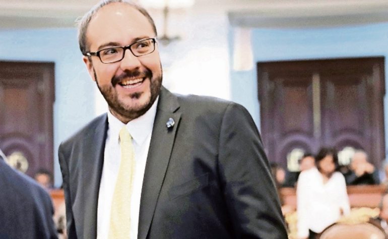 Frenaron desafuero de Mauricio Toledo