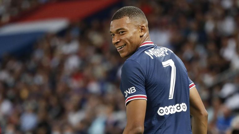 Real Madrid negocia con PSG por Mbappé