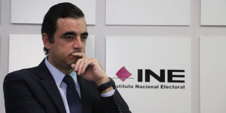 Ballados renuncia a dirección de prerrogativas del INE