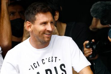 Messi en Francia para firmar con el PSG
