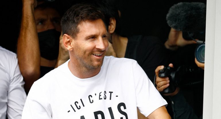Messi en Francia para firmar con el PSG
