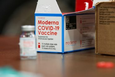 Efectividad de Vacuna Moderna dura seis meses