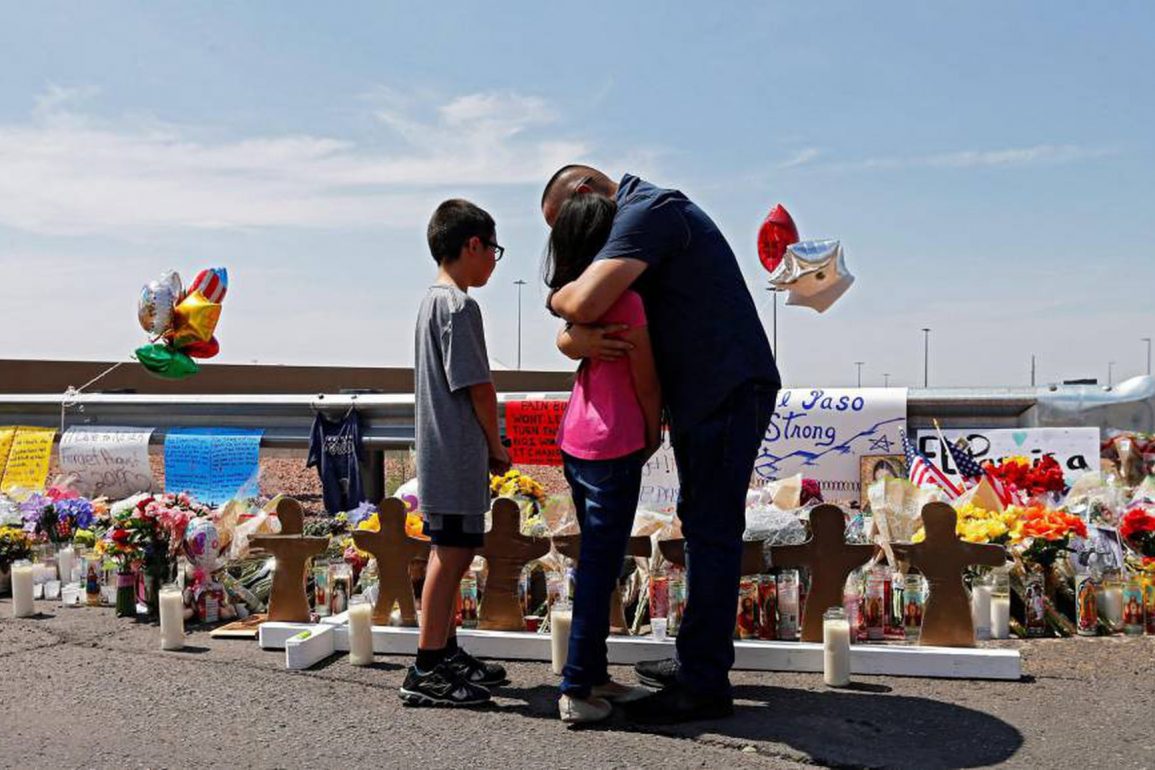 Ebrard viajó a El Paso a dos años de atentado contra latinos