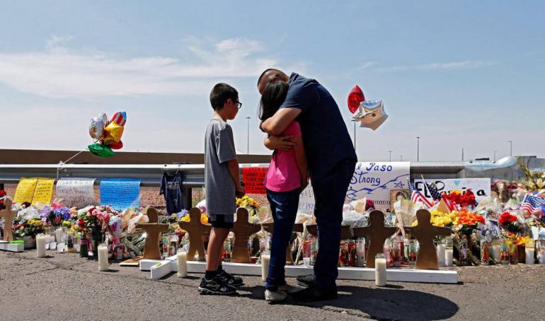 Ebrard viajó a El Paso a dos años de atentado contra latinos