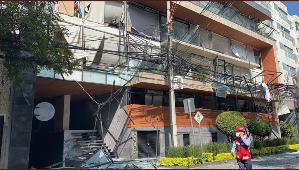 Explosión de edificio en Av Coyoacán CDMX