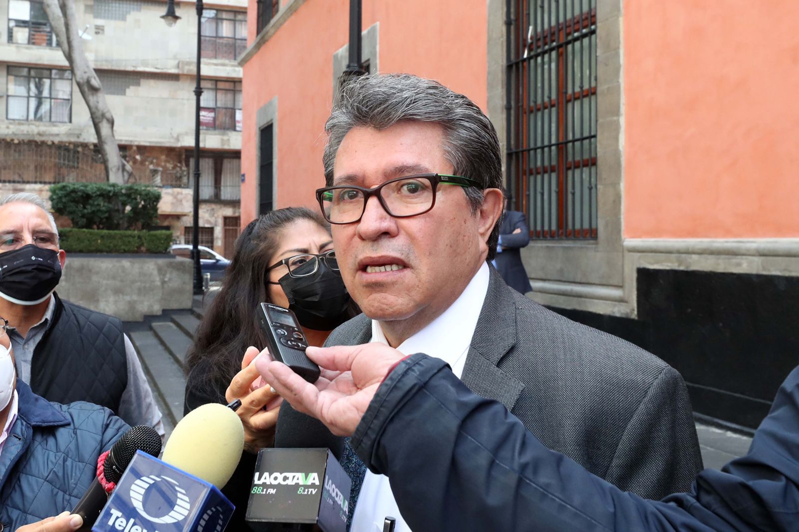 Monreal se reúne con Secretario de Gobernación