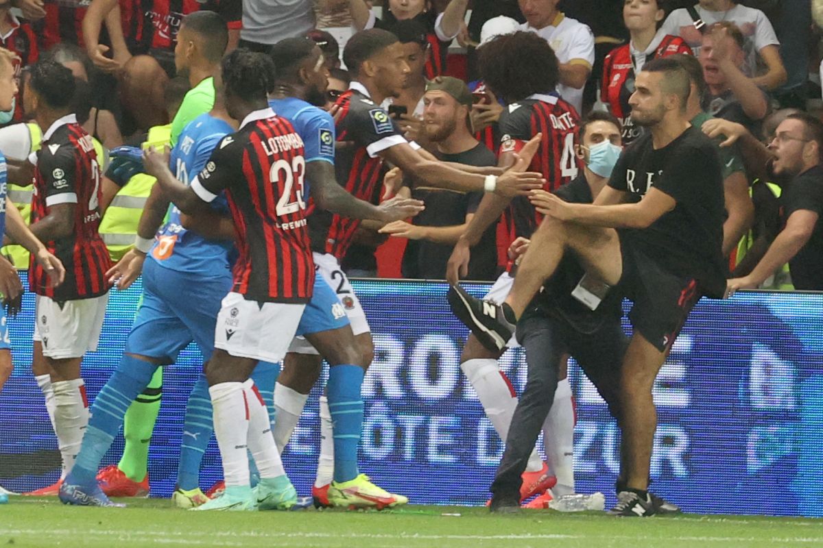 Niza-Marsella 'A los golpes' en el Niza-Marsella de la Ligue 1