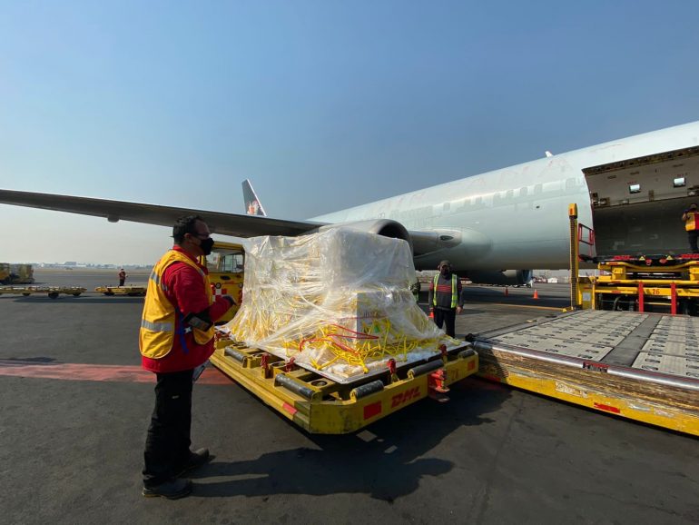 Nuevo lote de vacunas Pfizer llega a México