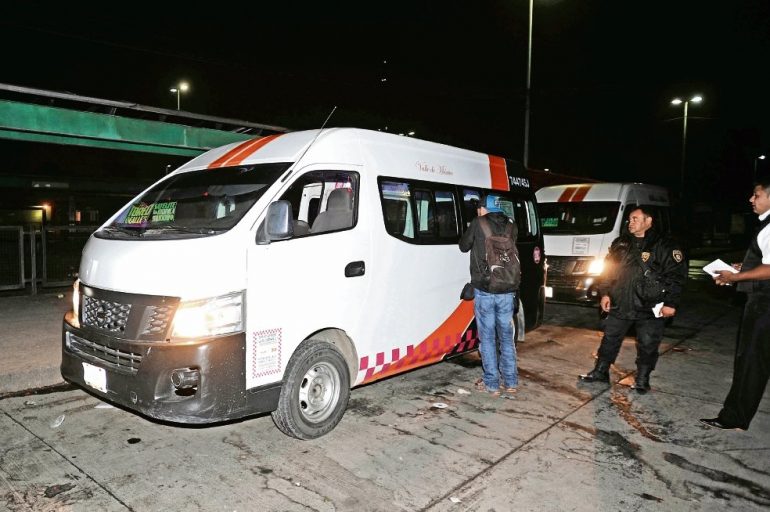 Pasajero enfrenta y mata asaltante en Edomex