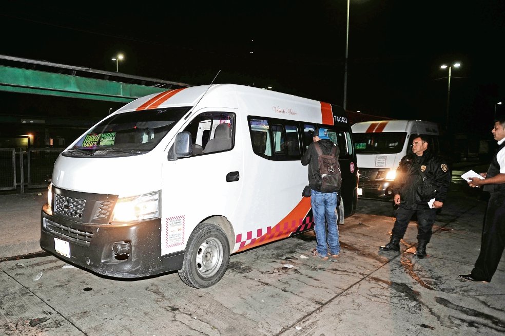 Pasajero enfrenta y mata asaltante en Edomex Pasajero enfrenta y mata asaltante en Edomex