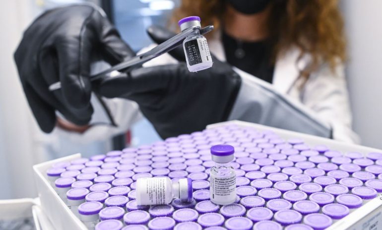 Pfizer y Moderna aumentan sus precios en UE