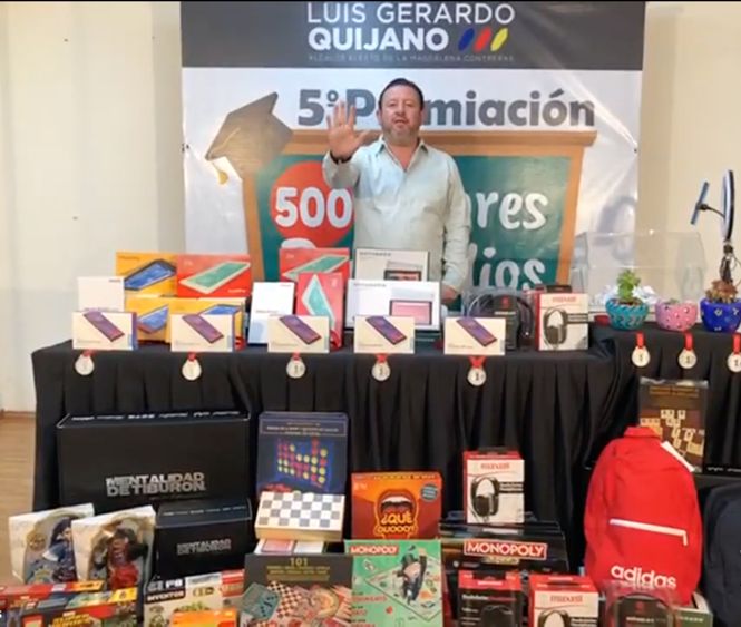Quijano Premió Luis Gerardo Quijano a niños con excelencia académica de la Magdalena Contreras