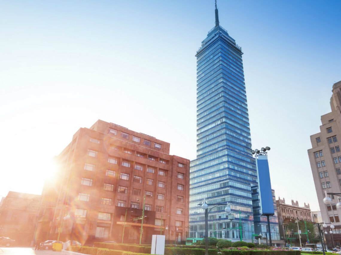 Conoce la Torre Latinoamericana, la obra arquitectónica mexicano Augusto H. Álvarez que se ha convertido en un emblema de la Ciudad de México. Conoce la Torre Latinoamericana, la obra arquitectónica mexicano Augusto H. Álvarez que se ha convertido en un emblema de la Ciudad de México.