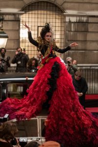 Cruella siendo Cruella