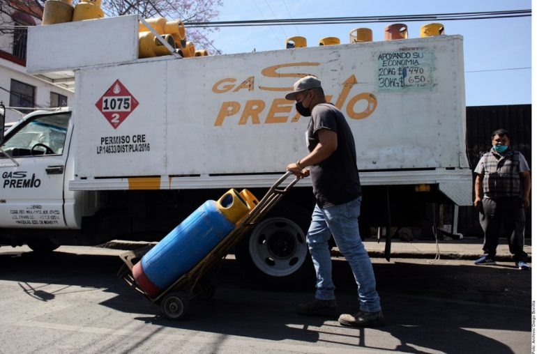 Amenaza AMLO a gaseros con denuncias. El presidente Andrés Manuel López Obrador dijo que habrá denuncias contra los gaseros que se nieguen a prestar el servicio.