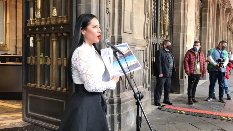 Hay que darle  vuelta a la página: Sandra Cuevas