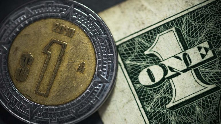 Cae peso tras impacto de crisis de Evergrande