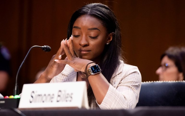 Simone Biles declara sobre el caso de Larry Nasar en USA Gymnastics