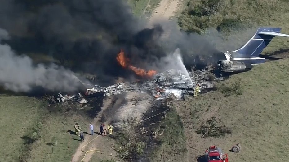 Se estrella avión con 21 personas a bordo en Texas