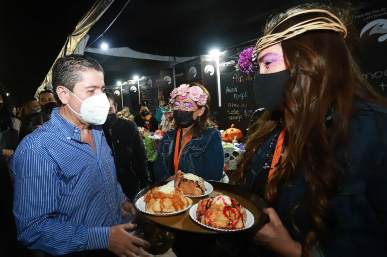 Disfrutan fiesta cultural de Día De Muertos en Coyoacán
