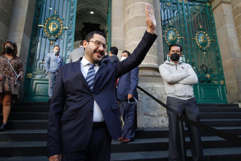 Desmiente Batres a la UNACDMX. Sí hay presupuesto, dice