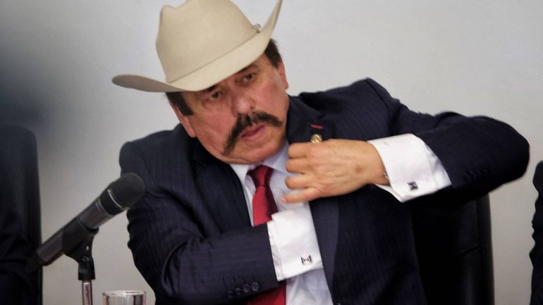 Rechaza senador Guadiana pedir licencia