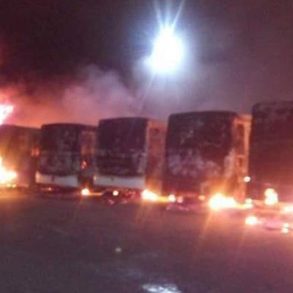 Incendio en SLP consume autobuses de servicio público