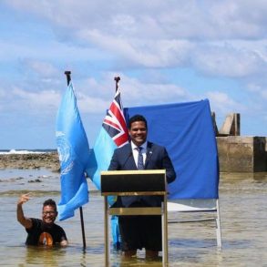 Ministro de Tuvalu denuncia impacto de la crisis climática