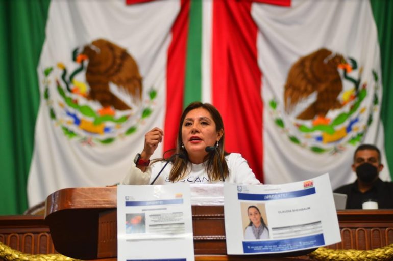 Entre un meme o insulto a víctimas, diputados gritan y se acusan