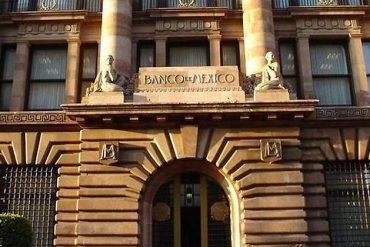 Banxico reconoce escenario complejo