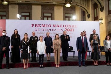 Julio Urías y Aremi Fuentes reciben el Premio Nacional de Deportes