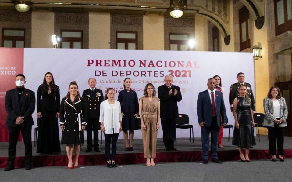 Julio Urías y Aremi Fuentes reciben el Premio Nacional de Deportes