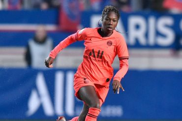 Aminata Diallo, jugadora del PSG, acusada de agresión contra su compañera Kheira Hamraouri