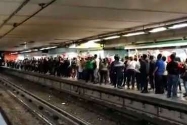 Siguen los retrasos en líneas del Metro