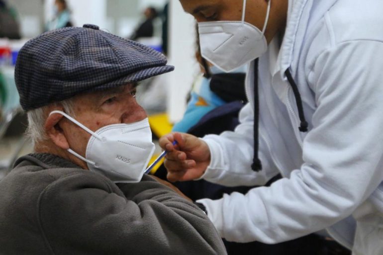 Inicia vacunación de refuerzo para adultos mayores de estas alcaldías
