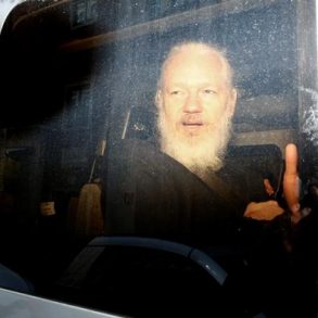 Londres aprueba extradición de Assange
